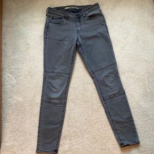 Mid-Rise Grey Skinny Jeans Size 6